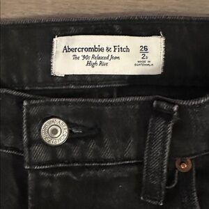 Abercrombie & Fitch women’s black 90s relaxed jeans